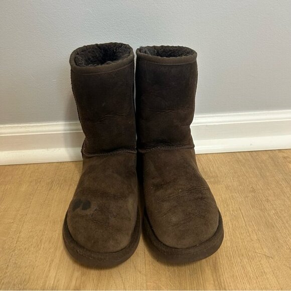 UGG Australia Classic Short Dark Brown Shearling Winter Boots Women’s Size 7 - Picture 2 of 6